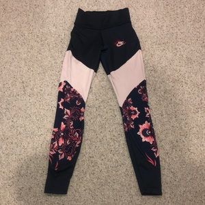 NEW NIKE Highwaisted Floral Leggings!🌸
